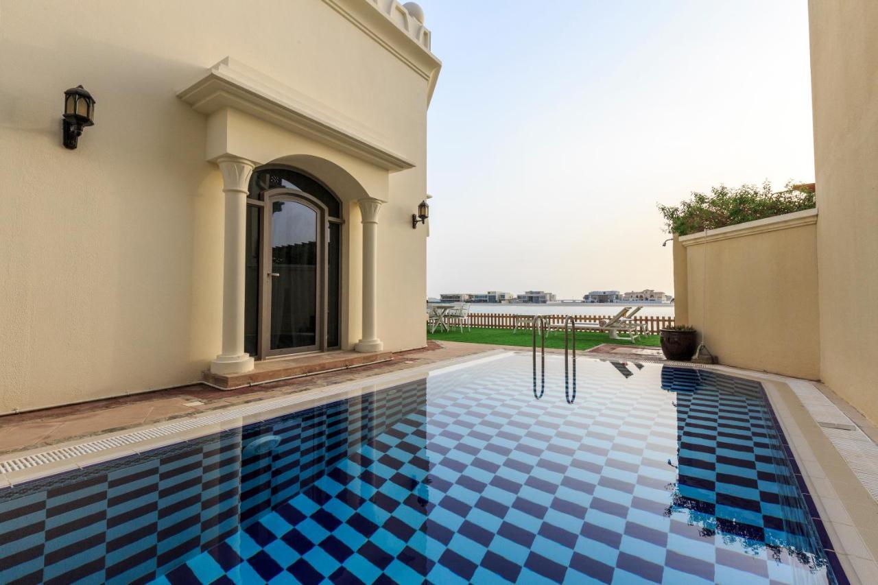 The S Holiday Homes - Stunning 5 Bedrooms Villa At The Palm Jumeirah With Private Beach And Pool Dubai Exterior photo